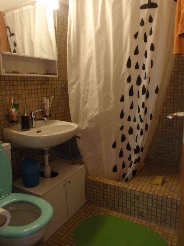Kleines Bad mit Dusche